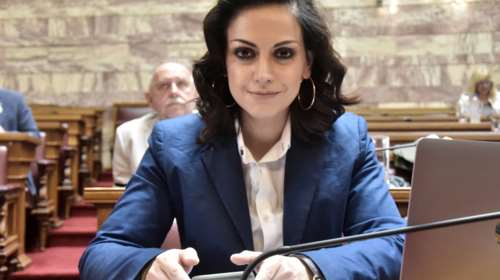 Εξώδικο της Ραλλίας Χρηστίδου στον Ψαριανό για την fake φωτο με το σούπερ προκλητικό μπούστο