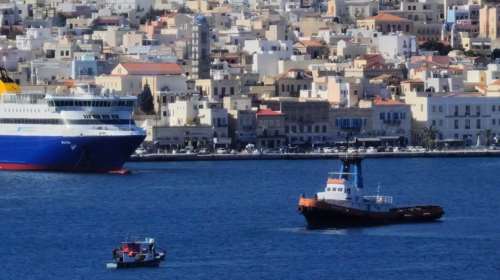 Σύρος: Άγρια επίθεση σε υπάλληλο του ΚΕΠ - Πολίτης τον γρονθοκόπησε και τον δάγκωσε