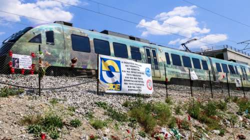 Τέμπη: Στη Βουλή η δικογραφία για τη σύμβαση &quot;717&quot; - Θα εξεταστεί αν έχουν ευθύνες Καραμανλής, Σπίρτζης