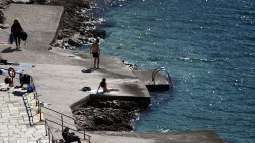 Ο καιρός τρελάθηκε: Στους 22 βαθμούς η θερμοκρασία στη Σπάρτη - Κύμα ζέστης ως τη Δευτέρα