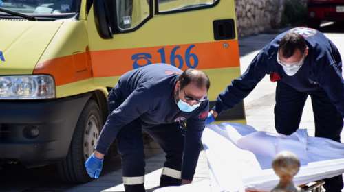 Τροχαίο με μηχανή και αυτοκίνητο στη λεωφόρο Βουλιαγμένης - Σοβαρά τραυματίας ένας οδηγός