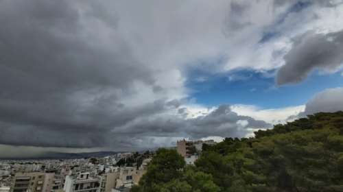 Καιρός: Νεφώσεις και τοπικές βροχές από το μεσημέρι