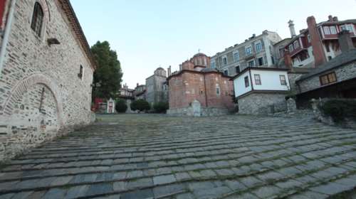 Κορονοϊός: Μέτρα και στο Άγιο Όρος μετά τα κρούσματα σε μοναχούς - Σύσκεψη με Τσιόδρα στις Καρυές