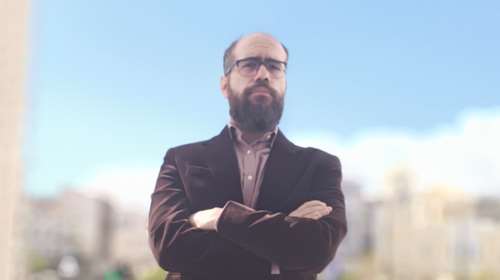 Ο Άρης Ασπρούλης Διευθυντής Επικοινωνίας του Δημοτικού Θεάτρου Πειραιά