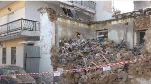 Πειραιάς: Κατέρρευσε εγκαταλελειμμένο κτίριο μετά την κακοκαιρία