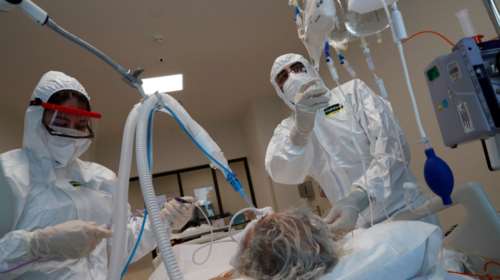 Βρετανία: Στρατός έφθασε στα νοσοκομεία που βουλιάζουν από χιλιάδες νοσηλείες και ελλείψεις προσωπικού