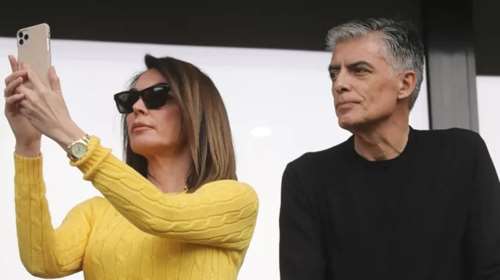 Λάμπης και Νικόλας Ευαγγελάτος: Η σπάνια κοινή εμφάνιση των δύο αδερφών στο γήπεδο μαζί με την Τατιάνα Στεφανίδου και τον Νίκο Ευαγγελάτο