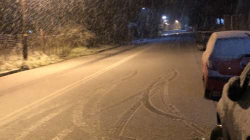 Έντονη χιονόπτωση στην καρδιά της άνοιξης - Έκλεισαν δρόμοι στον Χορτιάτη [Εικόνες - βίντεο]