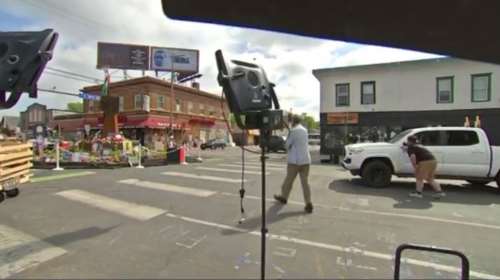 Επέτειος Τζορτζ Φλόιντ: Πανικός στο σημείο της δολοφονίας - Έπεσαν πυροβολισμοί, ένας τραυματίας [Βίντεο]