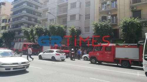 Μυστήριο με νεκρή γυναίκα σε πρασιά πολυκατοικίας στη Θεσσαλονίκη - Φέρει εγκαύματα [βίντεο]