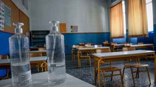 Ανθήλη Φθιώτιδας: Άνοιξαν τα σχολεία παρά το αυστηρό lockdown- Κανένας γονιός δεν έστειλε όμως το παιδί του