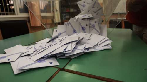Εκλογές με ενιαίο ψηφοδέλτιο και βιβλιαράκι με τους υποψήφιους βουλευτές- Το σχέδιο για εξοικονόμηση εκατοντάδων χιλιάδων ευρώ