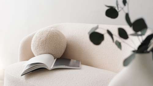 Λειτουργεί! Το viral κόλπο για να καθαρίσεις τον καναπέ σου