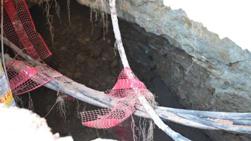 Παγκράτι: Ανοιξε τρύπα στη Βασιλέως Γεωργίου - "Ρούφηξε" κολώνα φωτισμού, κλειστοί δρόμοι [βίντεο]