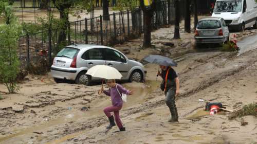 Μάχη με τις καταστροφές και τη λάσπη στον Βόλο: Παραμένει χωρίς νερό η πόλη - Αποκλεισμένα χωριά στο ανατολικό Πήλιο