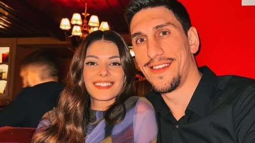 Ο Γιαννούλης Λαρεντζάκης στη Λιθουανία μαζί με την πανέμορφη σύντροφό του λίγες ώρες πριν τον 1ο ημιτελικό του Final Four