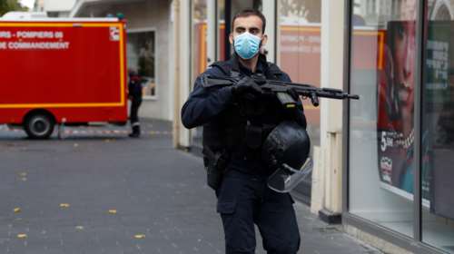 Τρόμος στη Γαλλία: Η αστυνομία σκότωσε άνδρα που σημάδευε κόσμο με όπλο και φώναζε &quot;Αλλάχου Άκμπαρ&quot;