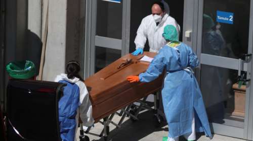 Κορονοϊός - Bloomberg: Οδηγίες στους Ισπανούς γιατρούς για προτεραιότητα σε νεότερους ασθενείς