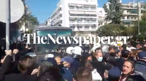 Φονικό στη Μακρινίτσα: Άγρια επεισόδια στα δικαστήρια Βόλου - Επιχείρησαν να λιντσάρουν τον μακελάρη [Βίντεο]
