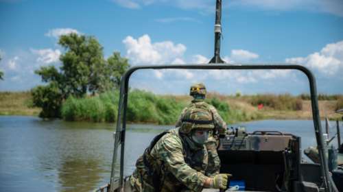 Έβρος: Κλιμακώνεται ο ψυχολογικός πόλεμος της Τουρκίας με πυροτεχνήματα, εμβατήρια και παρεμβολές σε τηλέφωνα