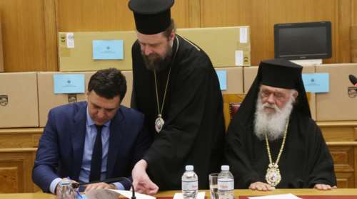 Ο Ιερώνυμος παρέδωσε στον Κικίλια ιατρικά μόνιτορ αξίας χιλιάδων ευρώ