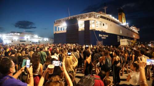 Ηράκλειο: Με καθυστέρηση 6 ωρών απέπλευσε το Blue Horizon, λόγω της διαμαρτυρίας για τον θάνατο του Αντώνη