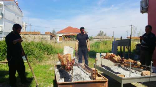 Αρνί στη Σούβλα: Βήμα προς βήμα όλα τα μυστικά - Το δέσιμο, τα μπαχαρικά και το ψήσιμο