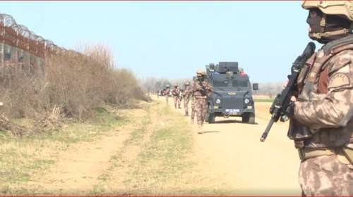 Ηλεκτρισμένη ατμόσφαιρα στον Έβρο: Πρόσωπο με πρόσωπο πλέον έλληνες και τούρκοι στρατιώτες - Βίντεο