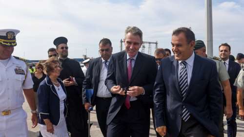 Συμβολικό &quot;μήνυμα&quot; Πάιατ: Επίσκεψη στη βάση της Σούδας αύριο μαζί με τον Νίκο Παναγιωτόπουλο