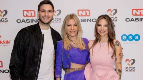 Φίλιππος Κούρκουλος: Μαζί με τη μητέρα του και την αδερφή του στην Εκάλη