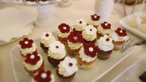 Εορτολόγιο: Ποια γνωστά ονόματα γιορτάζουν σήμερα, Δευτέρα 30 Ιουνίου