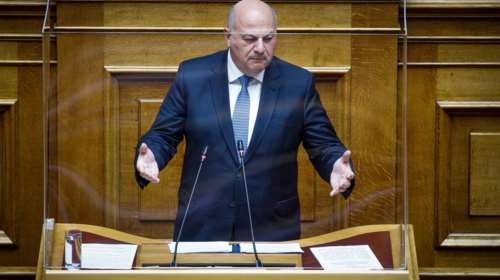 Κόντρα στη Βουλή για την απόφαση ΣΥΡΙΖΑ να απέχει από τις ψηφοφορίες