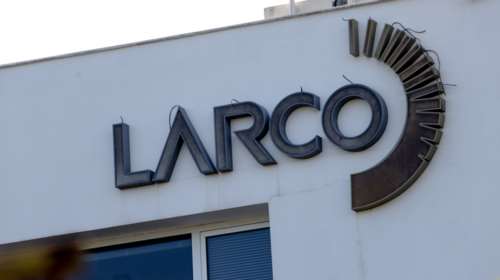 Ζημιές στη ΛΑΡΚΟ, κατέρρευσε τμήμα της στέγης από το χιόνι