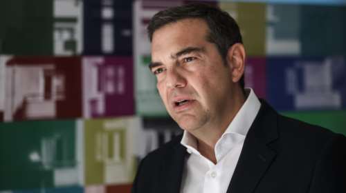 Τσίπρας: Η μέρα της Μάνας που αγαπά, συγχωρεί, παρηγορεί, στηρίζει