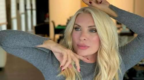 Ελένη Μενεγάκη: Φόρεσε το τέλειο φωτεινό κόκκινο κραγιόν για την άνοιξη