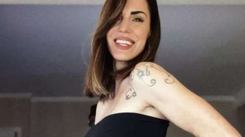 Ελισάβετ Σπανού: Ανακοινώνει την εγκυμοσύνη της και μας δείχνει τη φουσκωμένη κοιλίτσα της