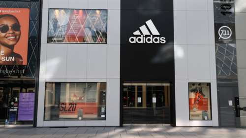 Reuters: Η Adidas παίρνει δάνειο τριών δισεκατομμυρίων ευρώ λόγω κορονοϊού