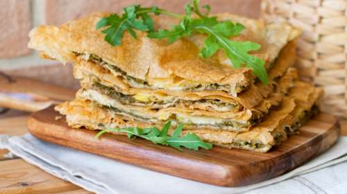 Η πιο απλή σπανακόπιτα χωρίς φύλλο είναι το πιο εύκολο φαγητό - Η ζύμη με γιαούρτι που θα σου λύσει τα χέρια