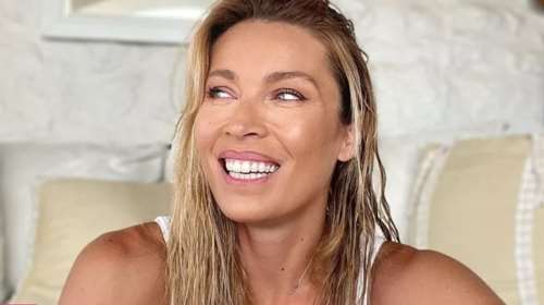 Η κατάξανθη Μάργκω Πατίτσα λατρεύει τα παιχνίδια στη θάλασσα: Η χαριτωμένη φωτογραφία από την παραλία και το άκρως stylish μαγιό