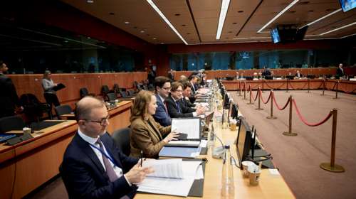 Σε αναζήτηση συμβιβαστικού πακέτου το Eurogroup της Τρίτης