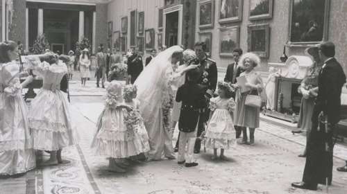 Το στέμμα: To νυφικό της Νταϊάνα και οι άβολες στιγμές για το παλάτι - Έρχεται δύσκολος χειμώνας...