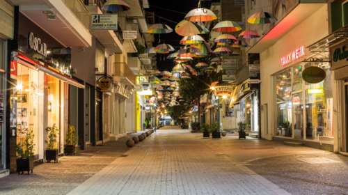 Lockdown: Λουκέτα σε καταστήματα των Τρικάλων - Αδειάζουν εμπορικοί δρόμοι