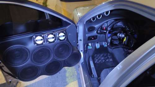 Κορονο-πάρτι: Με αυτά τα πειραγμένα αυτοκίνητα-ηχοσυστήματα ξεσαλώνουν - Τι &quot;ξετρύπωσε&quot; η Τροχαία [Εικόνες]