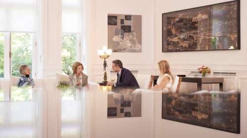 Η Μαρέβα Μητσοτάκη ξεναγεί το Αrchitectural Digest στο Μέγαρο Μαξίμου - Τα έργα τέχνης και η ανακαίνιση