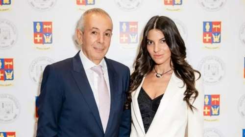 Εντυπωσιακή στα λευκά η Δήμητρα Κούστα: Οι εκλεκτοί καλεσμένοι και ο Elton John που τραγούδησε στη δεξίωση για τη βάφτιση του γιου της