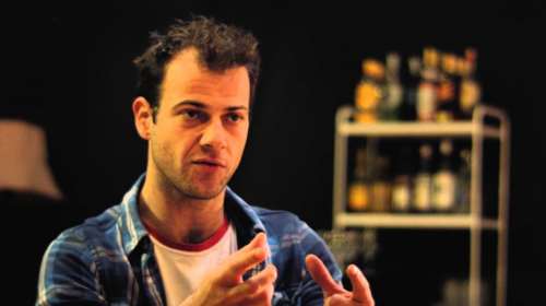 Ο Ορέστης Τζιόβας εξηγεί τη δήλωσή για τις &quot;bisexual ανησυχίες&quot; του