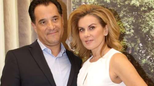 Ευγενία Μανωλίδου: Κομψή σε εκδήλωση στο κέντρο της Αθήνας