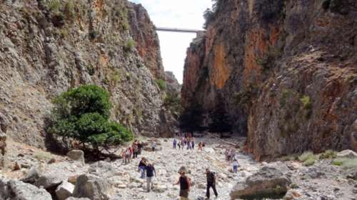Σφακιά: Επιχείρηση διάσωσης Ολλανδών τουριστών στο φαράγγι της Αράδαινας
