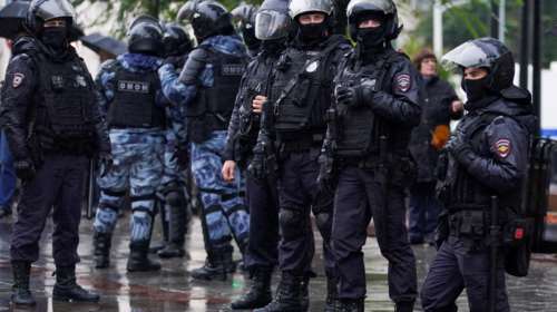 Ρωσία: "Eπιδρομές" της αστυνομίας σε Μόσχα και Αγία Πετρούπολη  με ελέγχους σε άνδρες για επιστράτευση