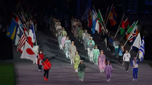 Ολυμπιακοί Αγώνες - Τελετή λήξης: Η είσοδος του σημαιοφόρου Γιάννη Φουντούλη με τη γαλανόλευκη στα χέρια [Βίντεο]